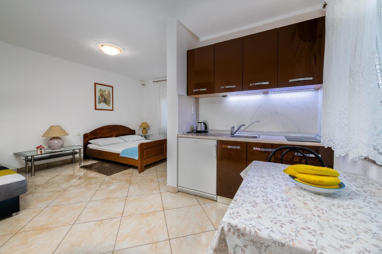 Apartments Melita Crikvenica Buitenkant foto